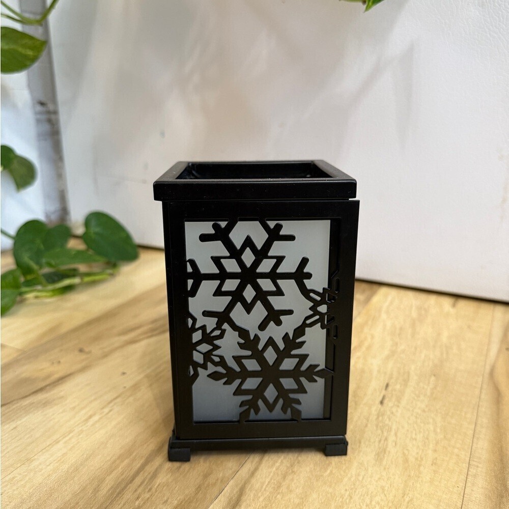 Black Snowflake Lantern